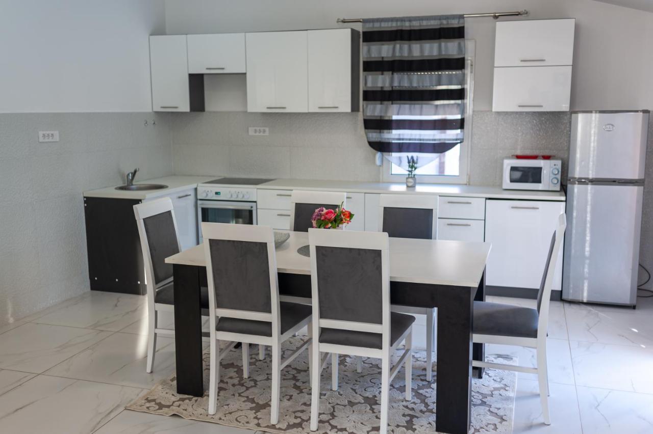 פודגוריצה Apartman Mona מראה חיצוני תמונה