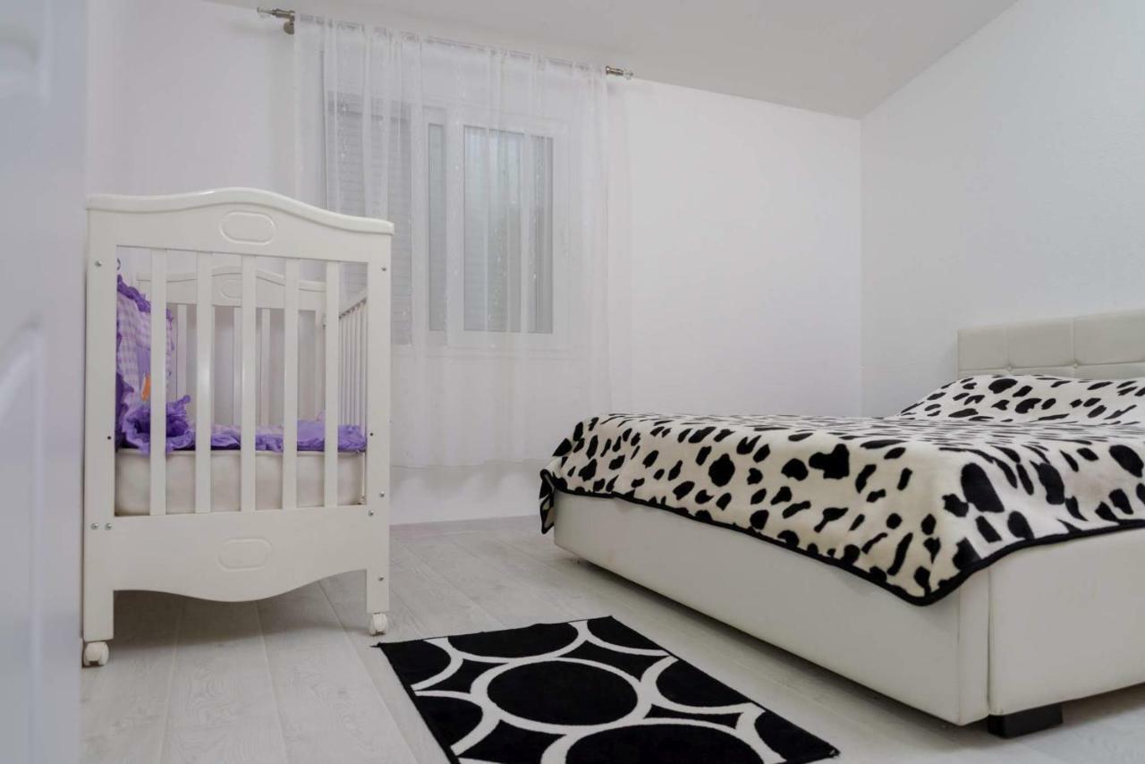 פודגוריצה Apartman Mona מראה חיצוני תמונה